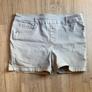 Time and Tru Women's Beige Jean Shorts